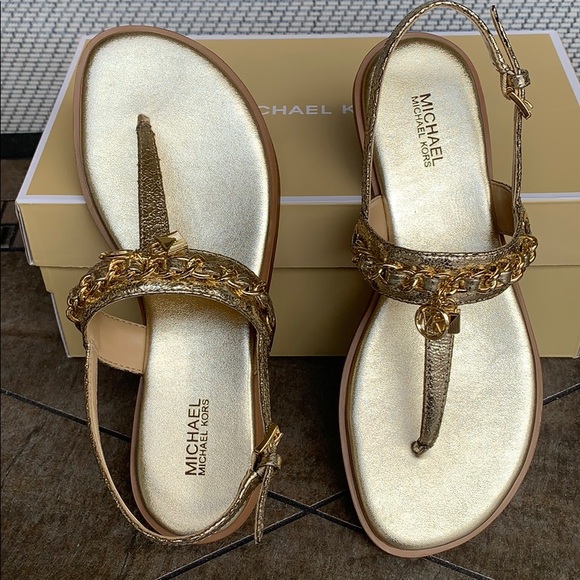 MICHAEL KORS ELSA THONG METALLIC PU PALE GOLD - Picture 8 of 16